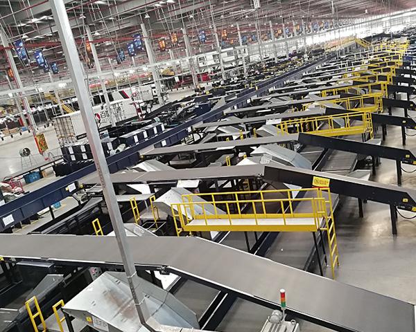 滾筒輸送機.jpg 滾筒輸送機.jpg